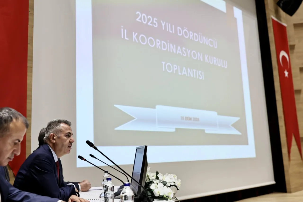 İzmir'de 2025 Yılı 4. İl Koordinasyon Kurulu Toplantısı Vali Elban Başkanlığında Yapıldı
