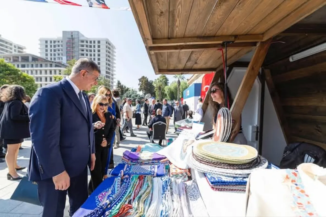İzmir'de Kadın Girişimciler İçin İlham Buluşması ve Satın Alma Günü Düzenlendi