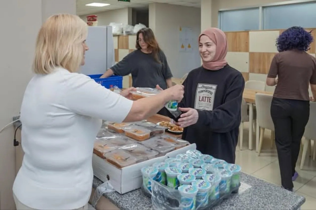 İzmir'de Üniversiteli Kız Öğrenciler İçin Ekonomik ve Konforlu Yaşam Merkezi