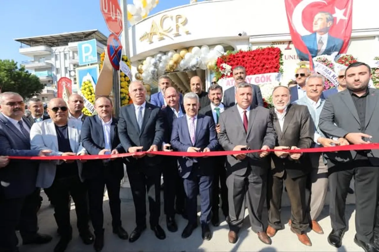 Menderes'te ACR Fırın Kafe Açıldı: İstihdama Katkı Bekleniyor