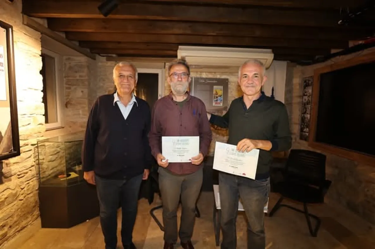 Urla'da Edebiyat Festivali Coşkusu: İsmail Güzelsoy ve Haydar Ergülen Okurlarla Buluştu