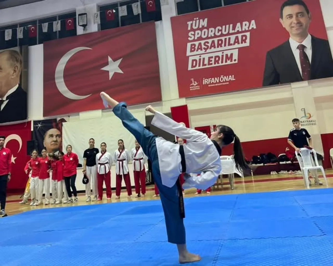 Bayraklı'da Genç Sporcular Taekwondo Kuşak Sınavında Hünerlerini Sergiledi