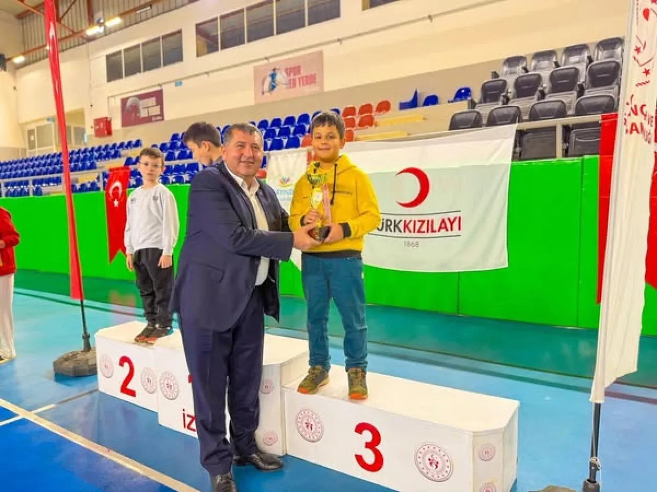 Bayındır'da Minik Satranççılardan Kızılay Haftası'nda Anlamlı Turnuva