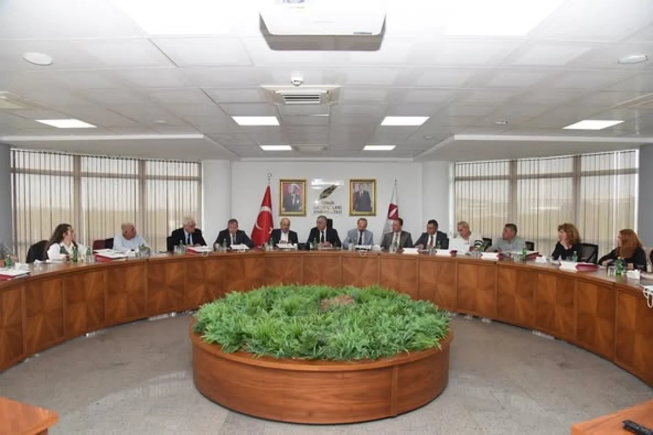 İzmir'de Balıkçılık Sektörünün Geleceği Masaya Yatırıldı