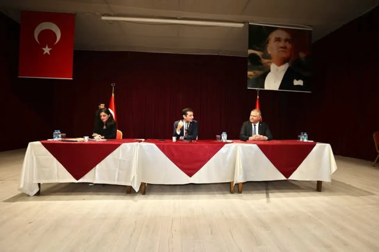 Urla'da Muhtarlarla İstişare Toplantısı Düzenlendi