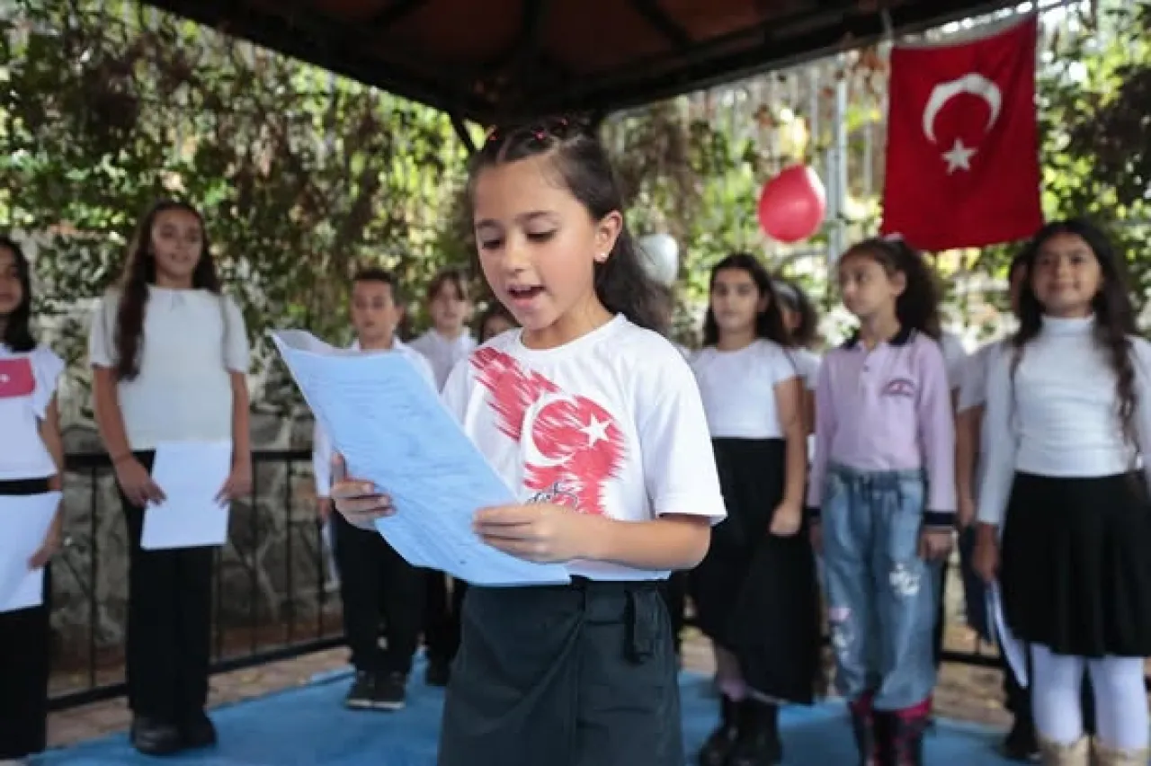 Konak'ta Minik Eller Cumhuriyet Coşkusunu Sahneledi