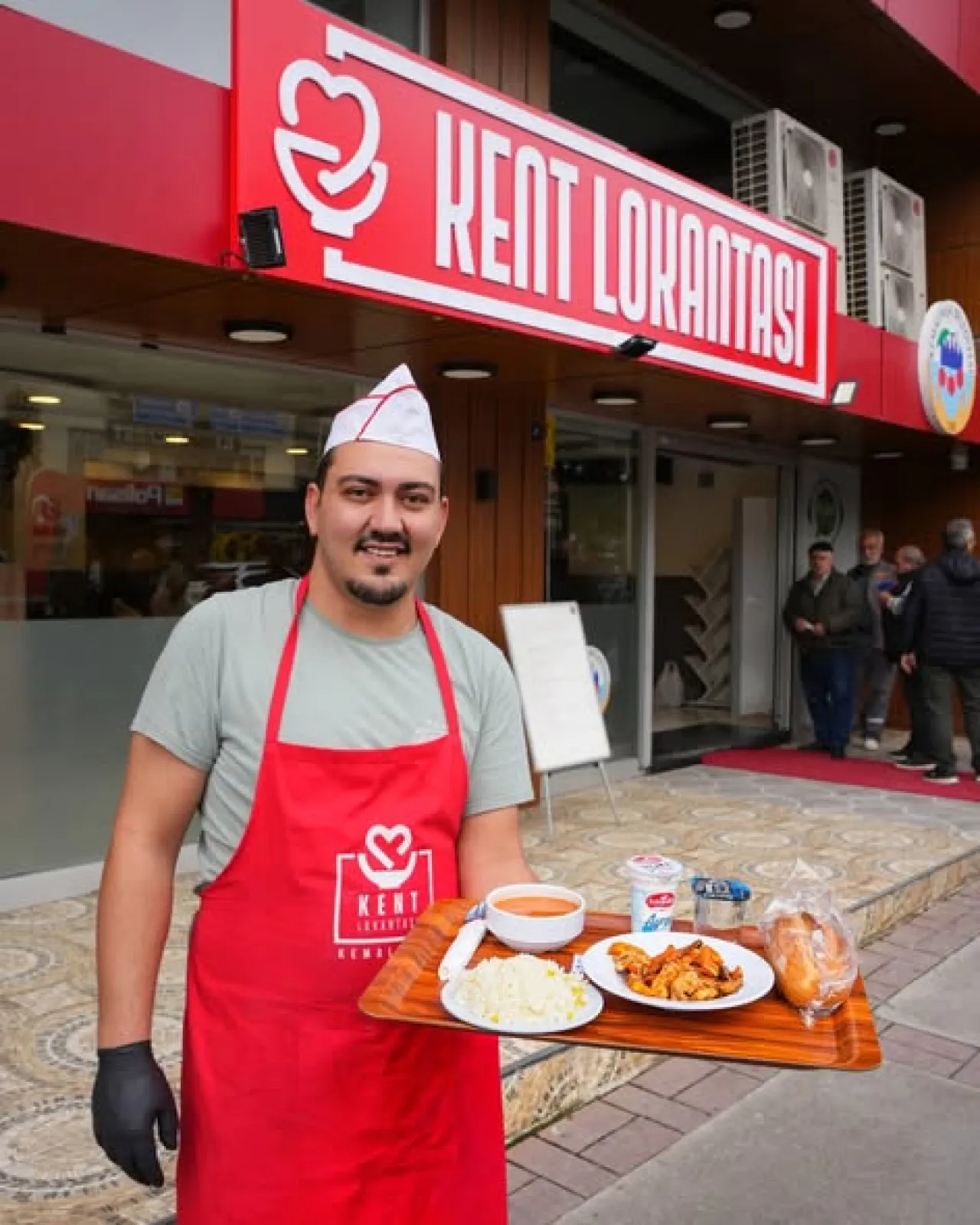 Kemalpaşa'da 9 Aydır Hizmet Veren Kent Lokantası Sofrası Vatandaştan Tam Not Aldı
