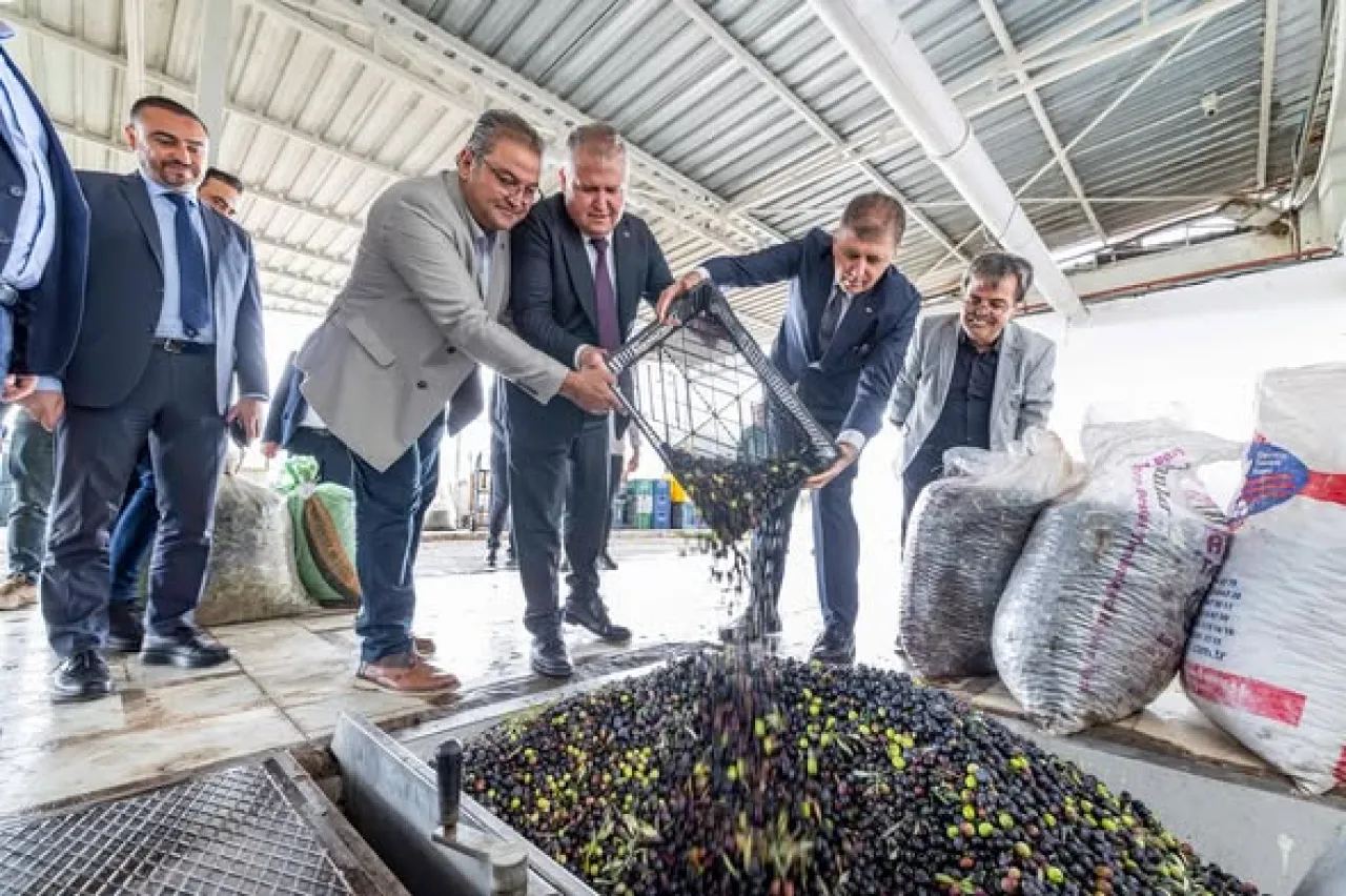 Urla'da Kooperatifçilik Hareketi Güçleniyor: Cemil Tugay ve Urla Belediyesi'nden Bademler Köyü'ne Ziyaret