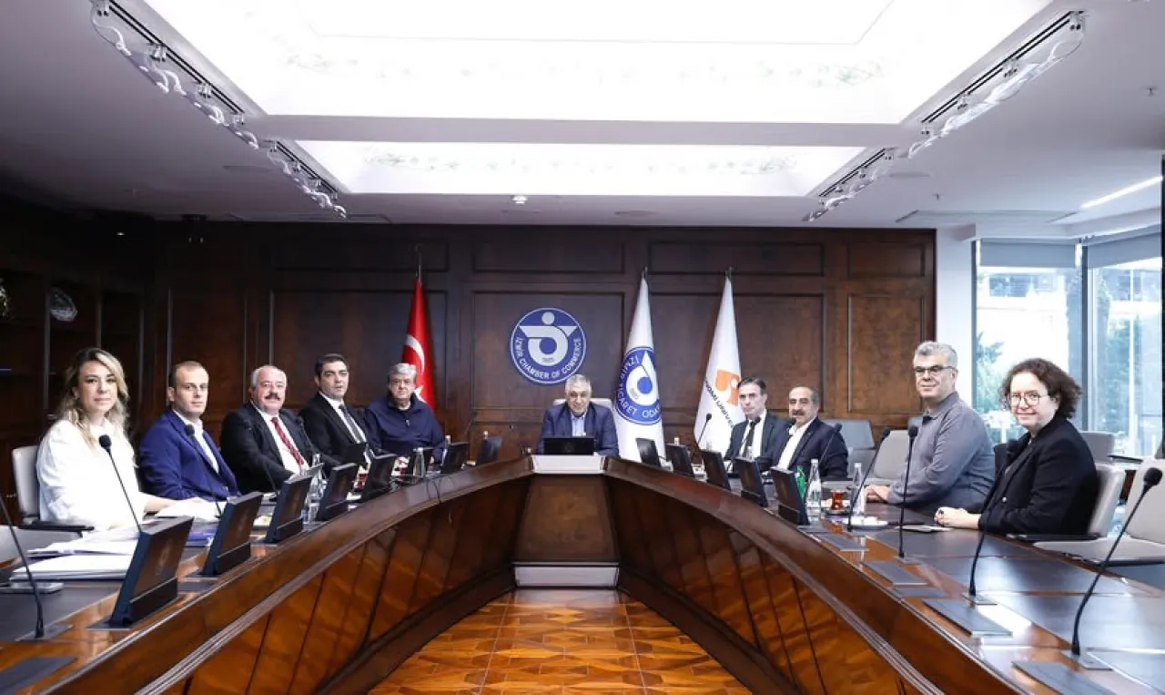 Dikili'de Jeotermal Isıtmalı Sera Yatırımları İzmir Ticaret Odası'nda Masaya Yatırıldı