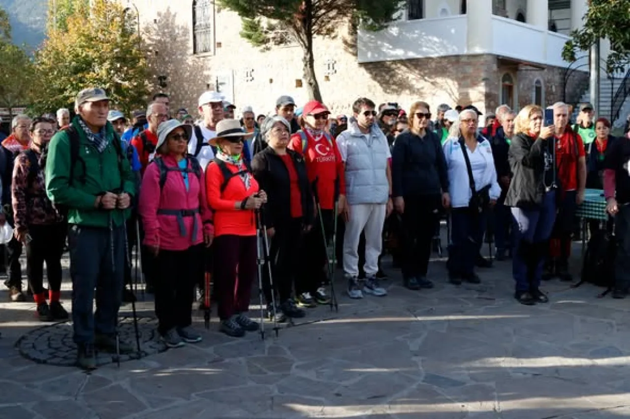 Kemalpaşa'da Geleneksel Cumhuriyet Şenliği İçin Zirve Tırmanışı