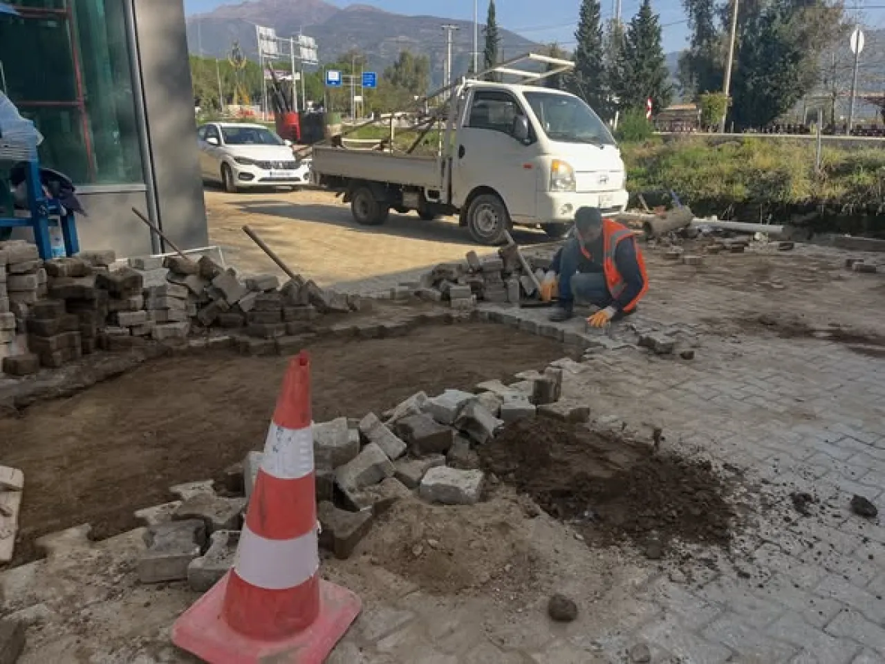 Kiraz Sanayi Bölgesi'nde Yol Bakım ve Onarım Çalışmaları Sürüyor